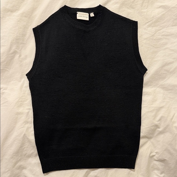 Julia Amory Sweaters - Elegant Black Sleeveless Sweater